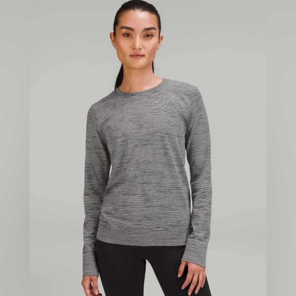 LULULEMON WOMEN’S RELAXED FIT LONG SLEEVE SWIFTLY, BLACK AND GRAY STRIPED SIZE 6